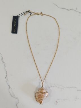 Ann Taylor Conch Shell Pendant Necklace On Delicate Gold Chain